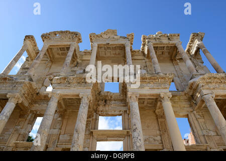 Biblioteca di Celso, antica città di Efeso, Efes, Sito Patrimonio Mondiale dell'UNESCO, il Mare Egeo, Turchia Foto Stock