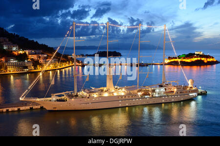 Sailing yacht msy "vento dello Spirito" nel porto di Kusadasi, Pigeon Island, Sud costa Egea, Turchia Foto Stock