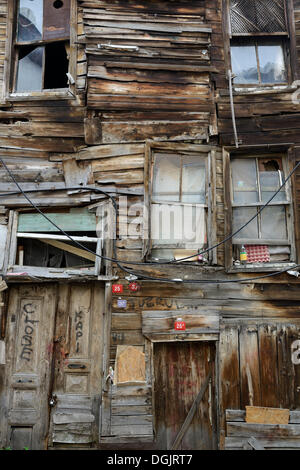 Vecchia casa diroccata, Istanbul, parte europea, Provincia di Istanbul, Turchia, lato europeo Foto Stock