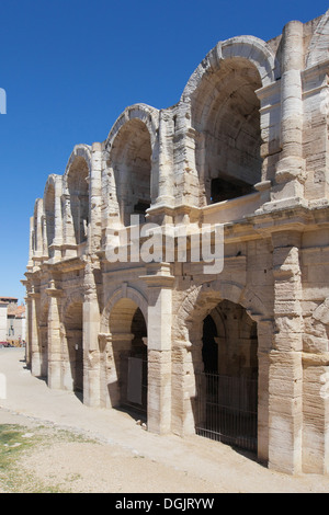 Esterno portici di Arena di Arles, Francia. Foto Stock