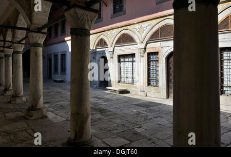 Cortile delle concubine e consorti dei Sultani, harem, Palazzo Topkapi Topkapi Sarayi, Istanbul, lato europeo Foto Stock