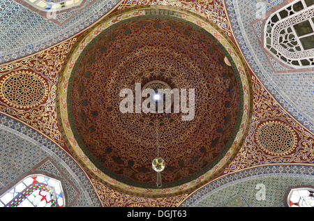 Cupola a soffitto nelle camere private del sultano Marad III, harem, Palazzo Topkapi Topkapi Sarayi, Istanbul, lato europeo Foto Stock