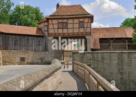 Città storica di pareti a Roedertor, Rothenburg ob der Tauber, Bavaria Foto Stock