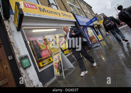 Il denaro Shop pawnbroker payday mutuante prestatore di denaro Shepherds Bush London Foto Stock