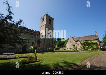 Santa Maria Vergine chiesa in Bibury, un incantevole Cotswolds village nel GLOUCESTERSHIRE REGNO UNITO Foto Stock