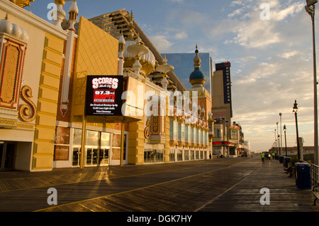 Il Trump Taj Mahal Casino presso il lungomare di Atlantic City, New Jersey, chiuso nel 2016. Stati Uniti Foto Stock