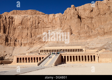 Una vista del Tempio di Hatshepsut nella Valle dei Re. Foto Stock