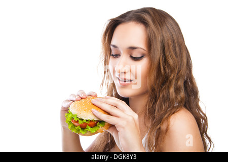 Felice giovane donna mangiare big yummy Burger isolato Foto Stock