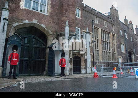 Londra, Regno Unito. 22 ottobre, 2013. Londra, Regno Unito. 22 ottobre, 2013. La cappella reale presso il St James's Palace di Londra davanti a Prince George il battesimo. Credito: Peter Manning/Alamy Live News Foto Stock