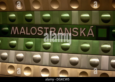 Malostranská stazione della metropolitana di Praga Foto Stock