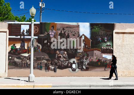 Una colorata carta murale di eredità ispanica a Gallup nel New Mexico. Foto Stock