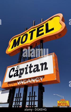 Vintage motel segni di Gallup nel New Mexico. Foto Stock