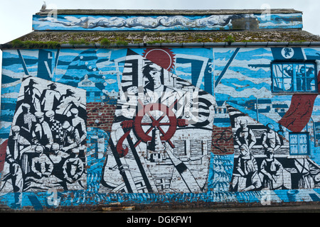 Street murale raffigurante le comunità di pescatori in Mollaig. Foto Stock