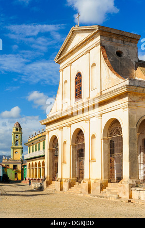 Cuba, Trinidad, Plaza mayor, iglesia de la Santisima trinidad Foto Stock
