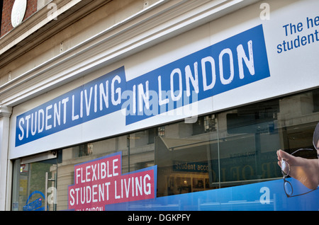 Unite gli studenti che vivono a Londra lasciando agente su Southampton Row. Foto Stock