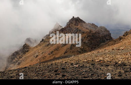 Nuvole sopra il Monte Ruapehu, Tongariro National Park, North Island, Nuova Zelanda Foto Stock