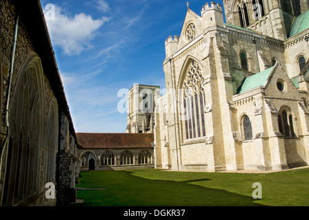 Vista della Cattedrale di Chichester e i chiostri. Foto Stock