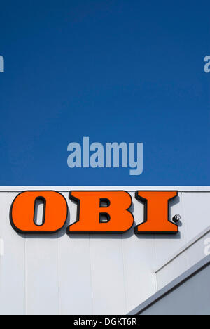 Il logo di OBI, Bau- und Heimwerkermaerkte GmbH & Co. Centro franchising KG, edificio, FAI DA TE e home improvement store Foto Stock