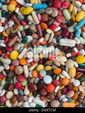 Farmaci scaduti, pillole, compresse, capsule, confetti, full-frame Foto Stock