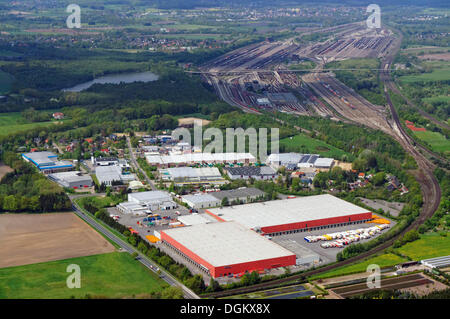 Vista aerea, Rewe centro logistico, Maschen cantiere di smistamento sul retro, bei Maschen, Bassa Sassonia, Germania Foto Stock