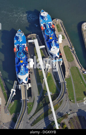 Vista aerea, Puttgarden porto dei traghetti Puttgarden, Fehmarn Island, Schleswig-Holstein, Germania Foto Stock