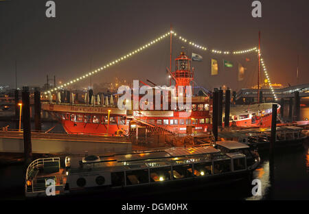 Lightship, porto di Amburgo, di notte, nebbia, Amburgo Foto Stock