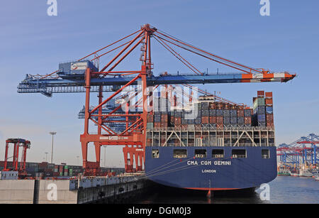 Nave container nel porto di Amburgo, Amburgo Foto Stock