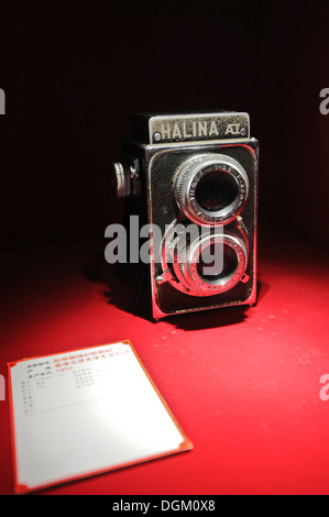 Halina A1 TLR Fotocamera dal 1952 nel Museo di vecchia produzione della fotocamera a Shanghai in Cina Foto Stock