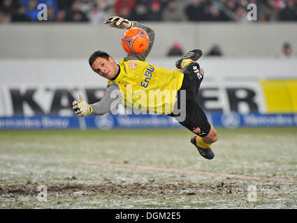 Il portiere Sven ULREICH, VfB Stuttgart, rendendo una superba salva Foto Stock