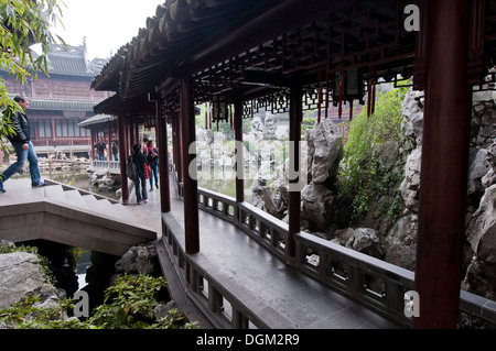 Il Giardino di Yuyuan (giardino di felicità o nel Giardino della Pace) nella città vecchia di Shanghai in Cina Foto Stock