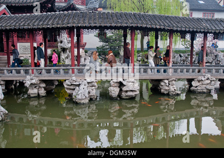 Il Giardino di Yuyuan (giardino di felicità o nel Giardino della Pace) nella città vecchia di Shanghai in Cina Foto Stock