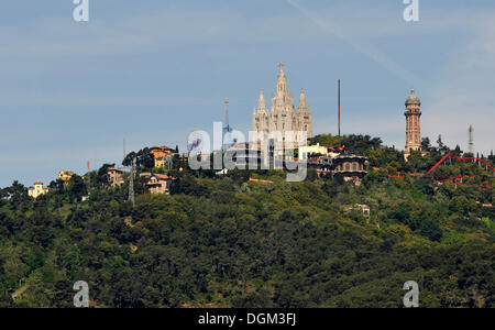 Vista dal punto panoramico di Turó de les Tres Creus su Tibidabo di Barcellona, in Catalogna, Spagna, Europa Foto Stock