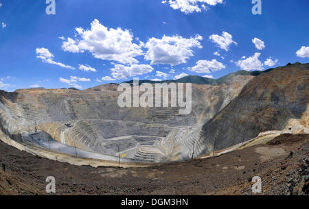 Bingham Canyon miniera o Kennecott miniera di rame più grande man-made fossa aperta sulla terra, montagne Oquirrh, Salt Lake City, Utah, Stati Uniti d'America Foto Stock