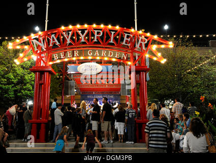Night Shot, gateway per il Navy Pier Amusement Park, Chicago, Illinois, Stati Uniti d'America, STATI UNITI D'AMERICA Foto Stock