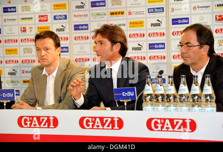 Premere il tasto Conferenza, introduzione di nuovi VfB Stuttgart football manager, Bruno Labbadia, con il direttore sportivo Fredi BOBIC, sinistra Foto Stock