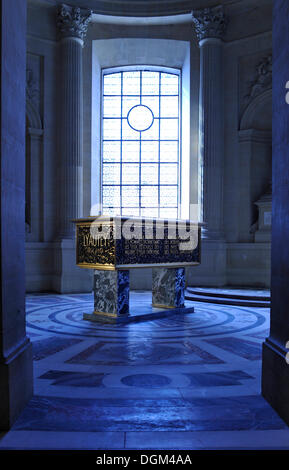 Tomba, il sarcofago del Maréchal Lyautey Hubert, Dome des Invalides o Eglise du Dome chiesa, Napoleone la tomba, Parigi, Francia, Europa Foto Stock