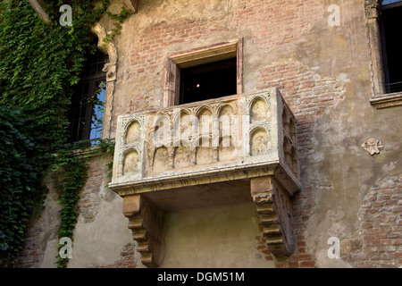 Il famoso balcone di Giulietta e Romeo a Verona Foto Stock