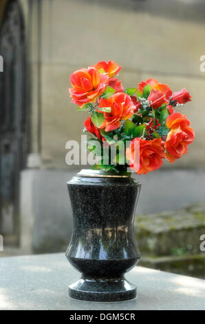 La decorazione floreale, Cimetière du Père Lachaise, Parigi, Francia, Europa PublicGround Foto Stock