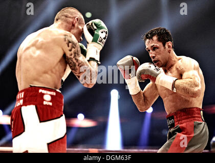 Felix Sturm, GER, vs. Martin Murray, GBR, SAP Arena di Mannheim, Baden-Wuerttemberg Foto Stock