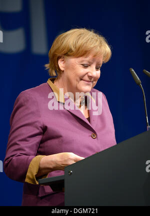 Discorso del Cancelliere federale dott.ssa Angela Merkel, CDU, sorridente, Stoccarda, Baden-Wuerttemberg, PublicGround Foto Stock