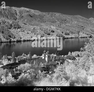 Millstaetter vedere sul lago Millstatt, Mt. Goldeck dal di sopra, infrarossi foto, Millstatt, in Carinzia Austria, Europa Foto Stock