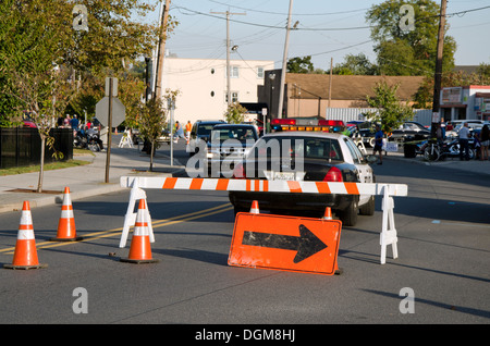 Diga di polizia con deviazione per il controllo del traffico. New Jersey STATI UNITI D'AMERICA. Foto Stock