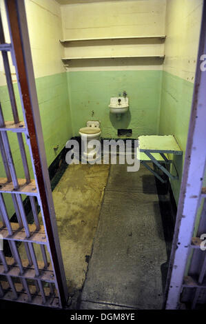 Consente di visualizzare in un blocco di cella in prigione, Isola di Alcatraz, CALIFORNIA, STATI UNITI D'AMERICA Foto Stock