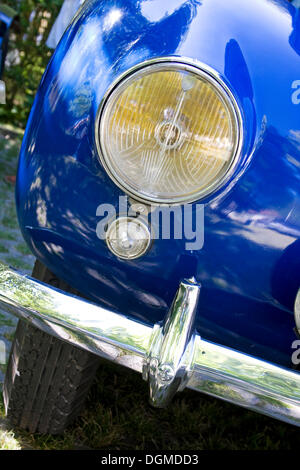 Fari anteriori di una Bugatti, rarità dalla collezione Schlumpf, Mulhouse, Francia alle Herkules Bergpreis 2009 rally di montagna Foto Stock