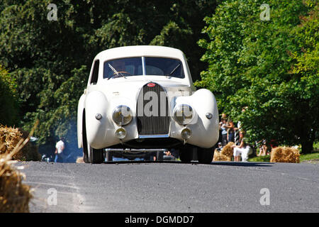 Bugatti 73, costruito nel 1947, rarità dalla collezione Schlumpf, Mulhouse, Francia alle Herkules Bergpreis 2009 mountain Foto Stock