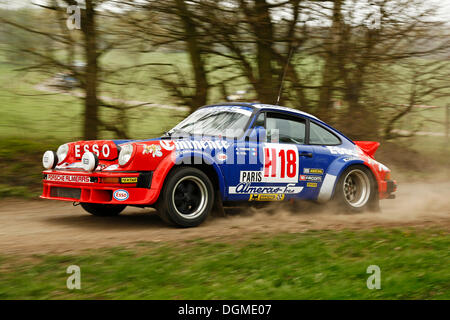 Porsche 911, costruito nel 1982, vintage rally car, durante il tedesco Rally Championship, Rallye Vogelsberg 2011, Hesse Foto Stock