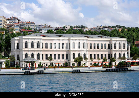 Four Seasons Hotel, Besiktas, sul Bosforo, Bogazici, Banca europea di Istanbul, Turchia Foto Stock