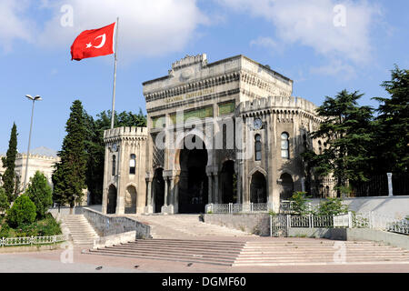 Serasker Gate, entrata principale dell'Università di Istanbul, Ueniversitesi, Beyazit Meydani Piazza Beyazit Square, Istanbul Foto Stock