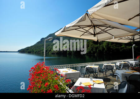 Ristorante sul lago, Mergozzo, Lago di Mergozzo, Piemonte, Italia, Europa Foto Stock