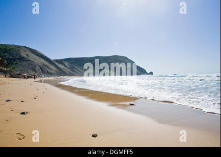 Praia do Castelejo beach, Vila do Bispo, Costa Vicentina costa, regione di Algarve, Portogallo, Europa Foto Stock